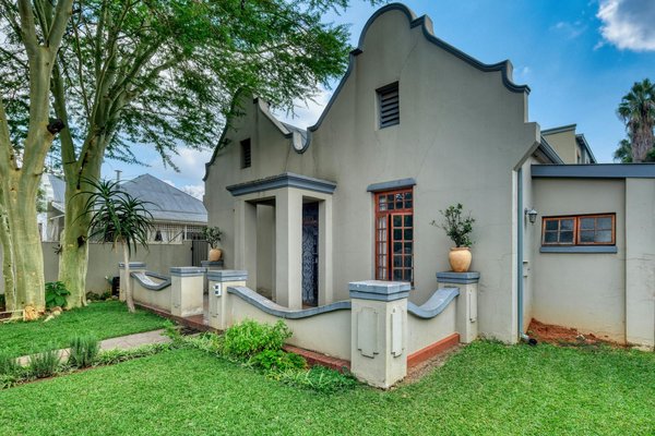 Explorez les 10 styles de meubles de salle à manger essentiels à adopter en 2021 !