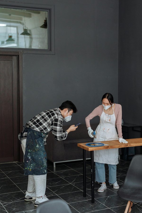 Table bois résine : l'alliance parfaite du style et de la nature